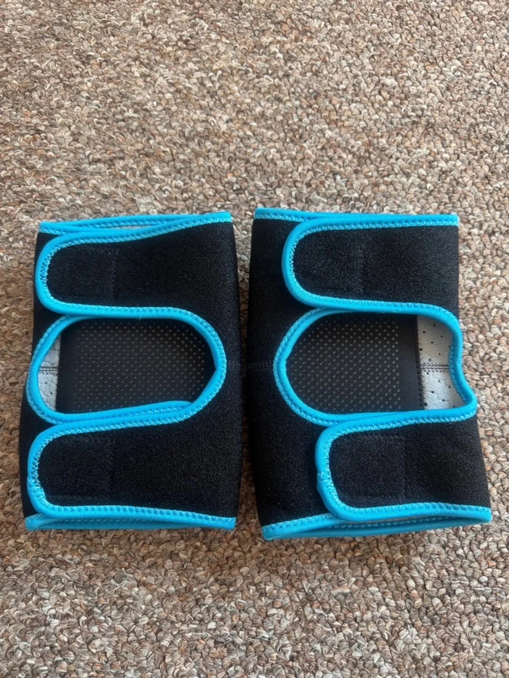 Kids Black and Blue Sports Arm/Leg Sleeve - Comfortable Support Size M!